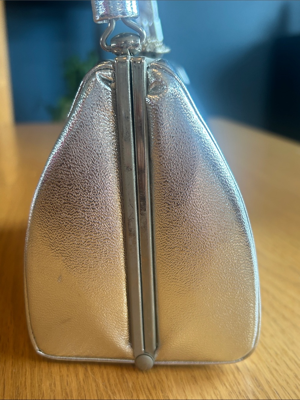 Harry Levine Elegant Silver Metallic Structured Evening Clutch - Picture 5 of 8